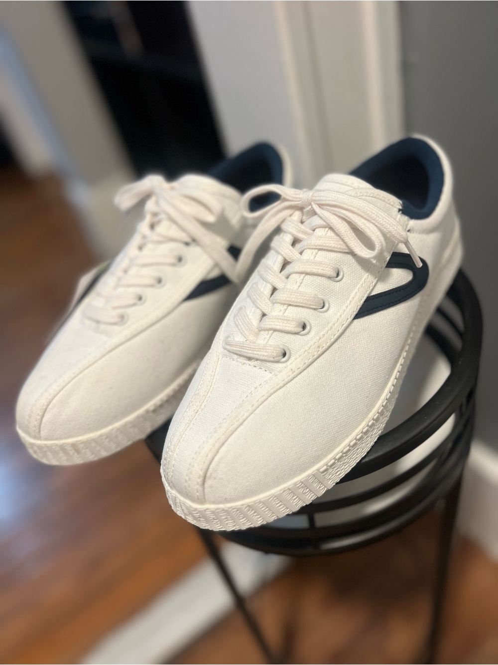 Tretorn women 8 Low Top Lace-Up Canvas Sneaker White/Navy Rubber Outsole